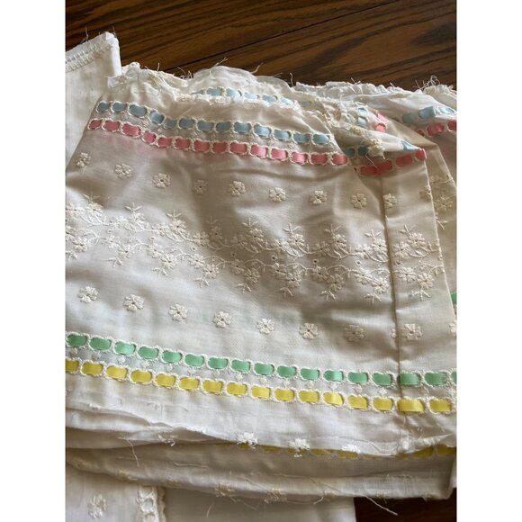 Various white material for crafting sewing projects - Picture 2 of 5